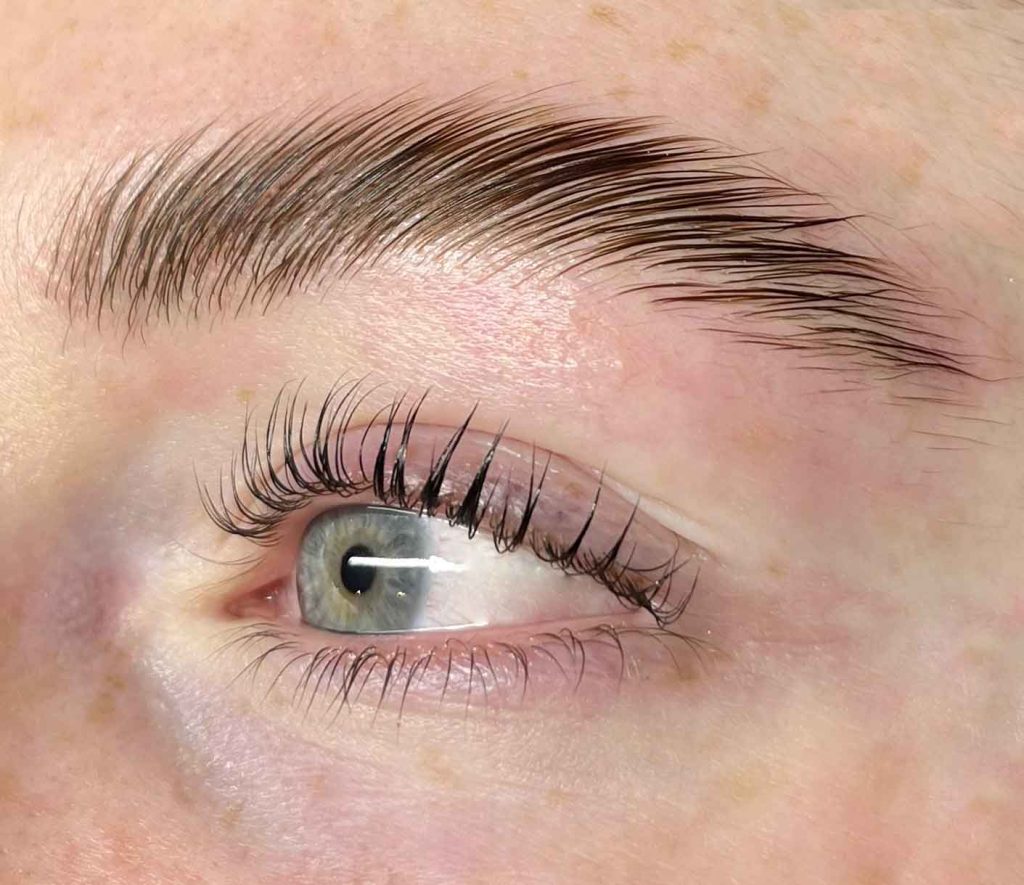 Aquaro-die-wimpernprofis-Augenbrauenlifting